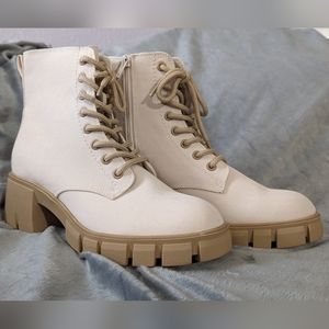 NWT Tan Women's Kolbi combat boots - universal thread / size 8.5